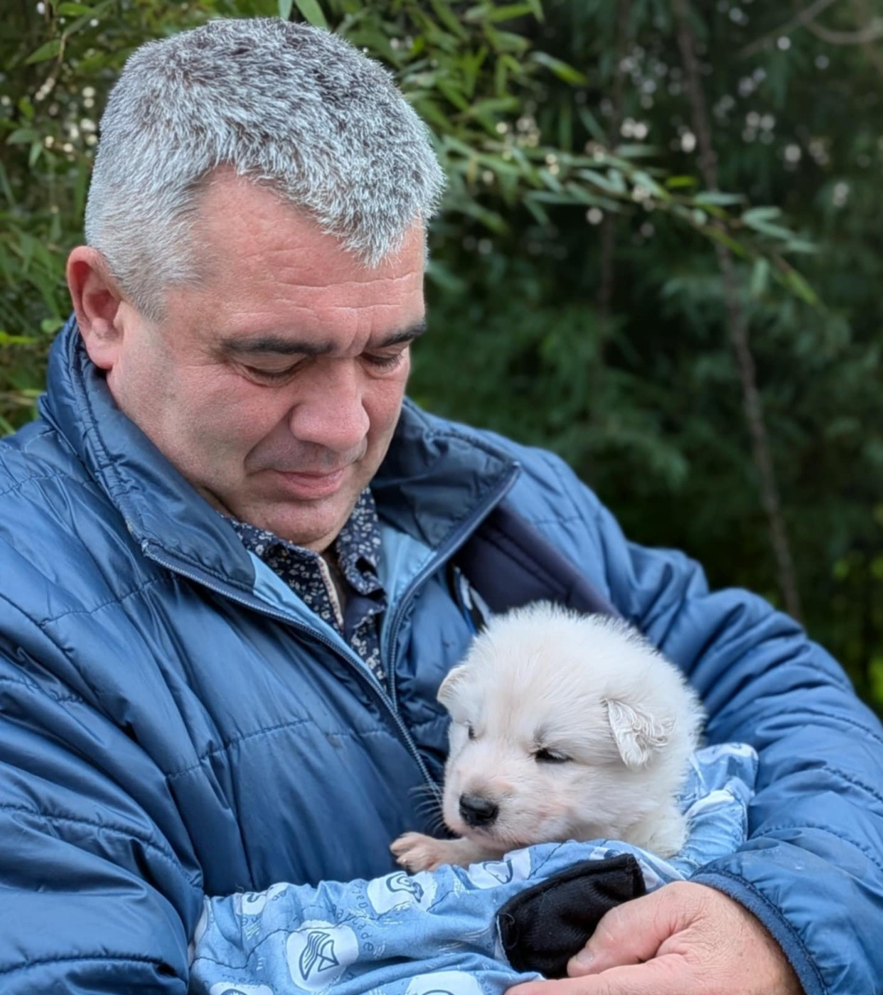 A.... DES FANTÔMES DE LA NUIT (collier bleu)